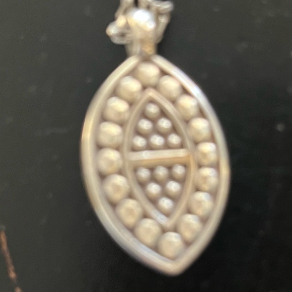 Brighton 

Pebble Dot Dream 

Short Necklace 


Balinese silver jewelry - Picture 4 of 5